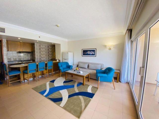 Hurghada Suites & Apartments Serviced By Marriott Exterior photo A typical apartment at the resort