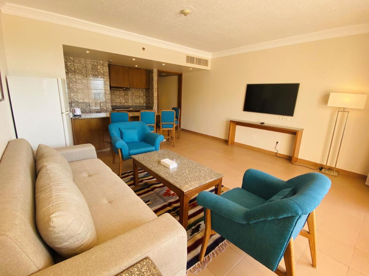 Hurghada Suites & Apartments Serviced By Marriott Exterior photo Living room