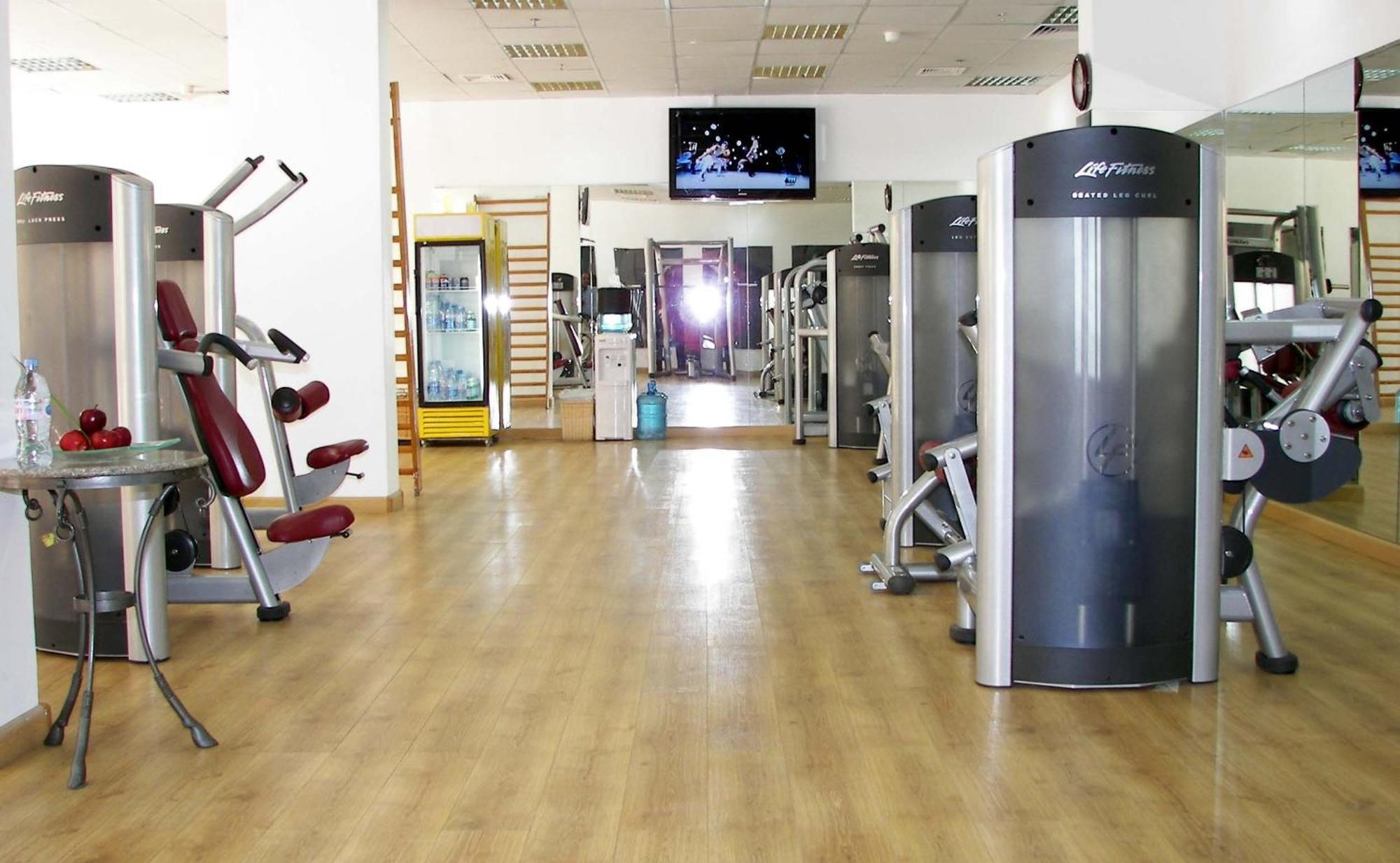 Hurghada Suites & Apartments Serviced By Marriott Exterior photo The gym at the hotel