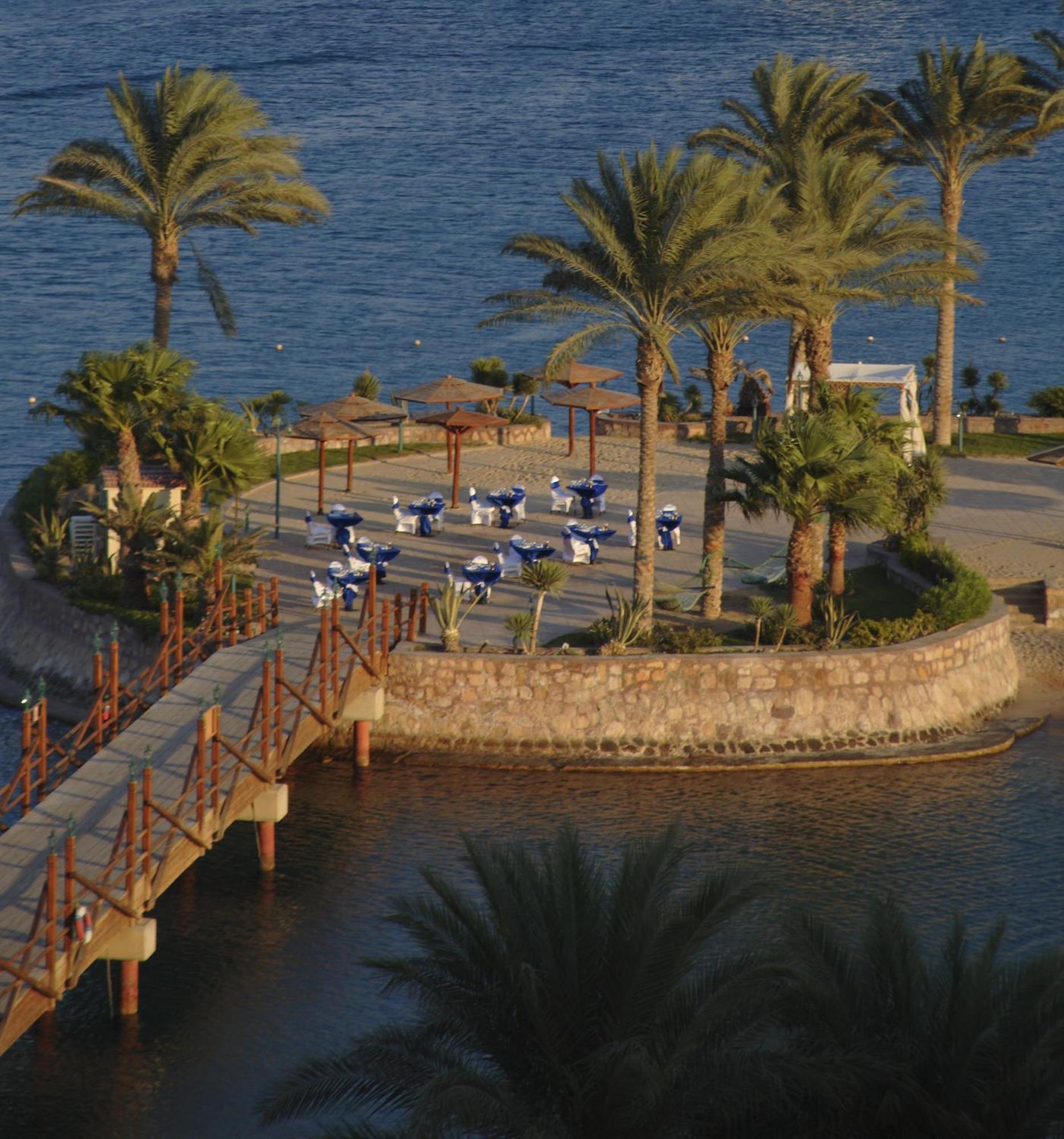 Hurghada Suites & Apartments Serviced By Marriott Exterior photo The beach at the Hilton Taba