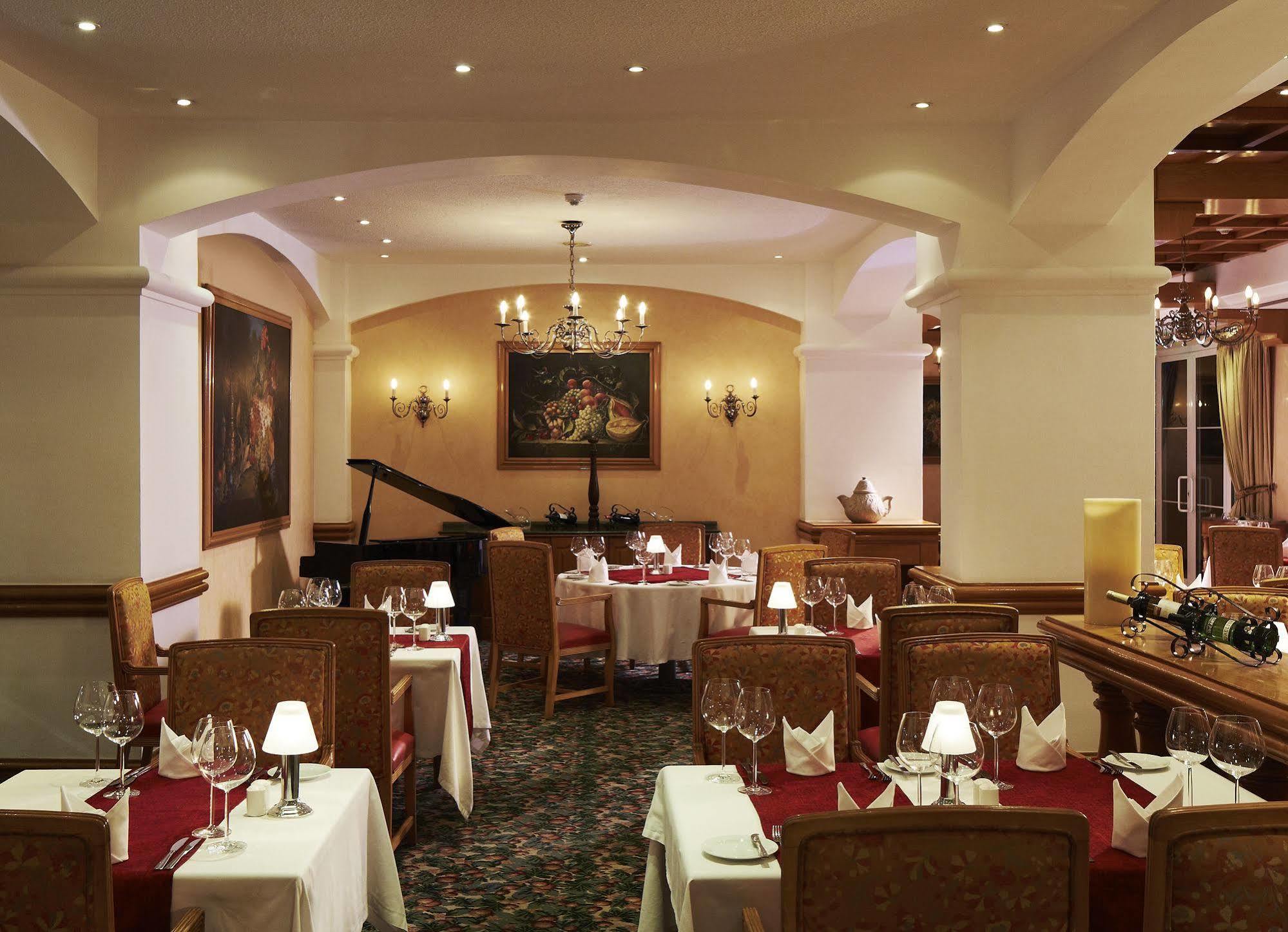 Hurghada Suites & Apartments Serviced By Marriott Exterior photo Restaurant