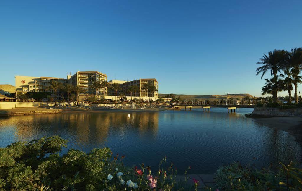 Hurghada Suites & Apartments Serviced By Marriott Exterior photo View of the lake from the west