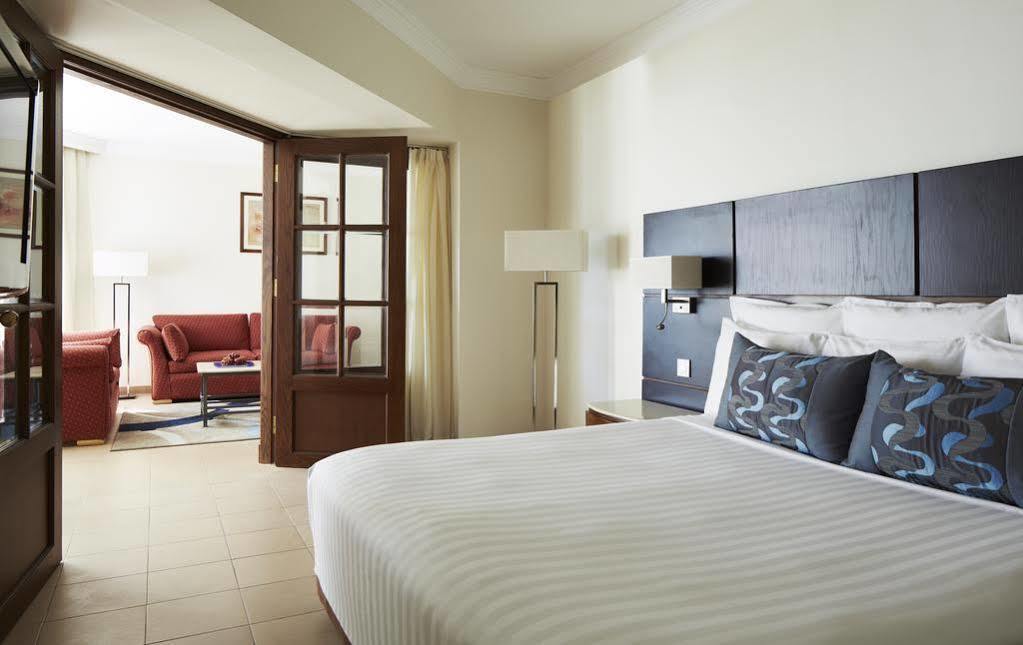 Hurghada Suites & Apartments Serviced By Marriott Exterior photo A bedroom at the hotel